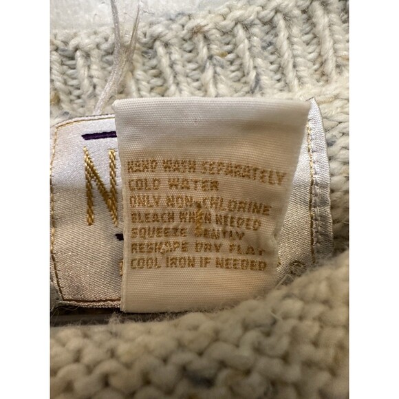 Vintage Ninon de Lenclos Sweater – Wool & Angora Blend, Made in Hong Kong Small - Picture 4 of 4